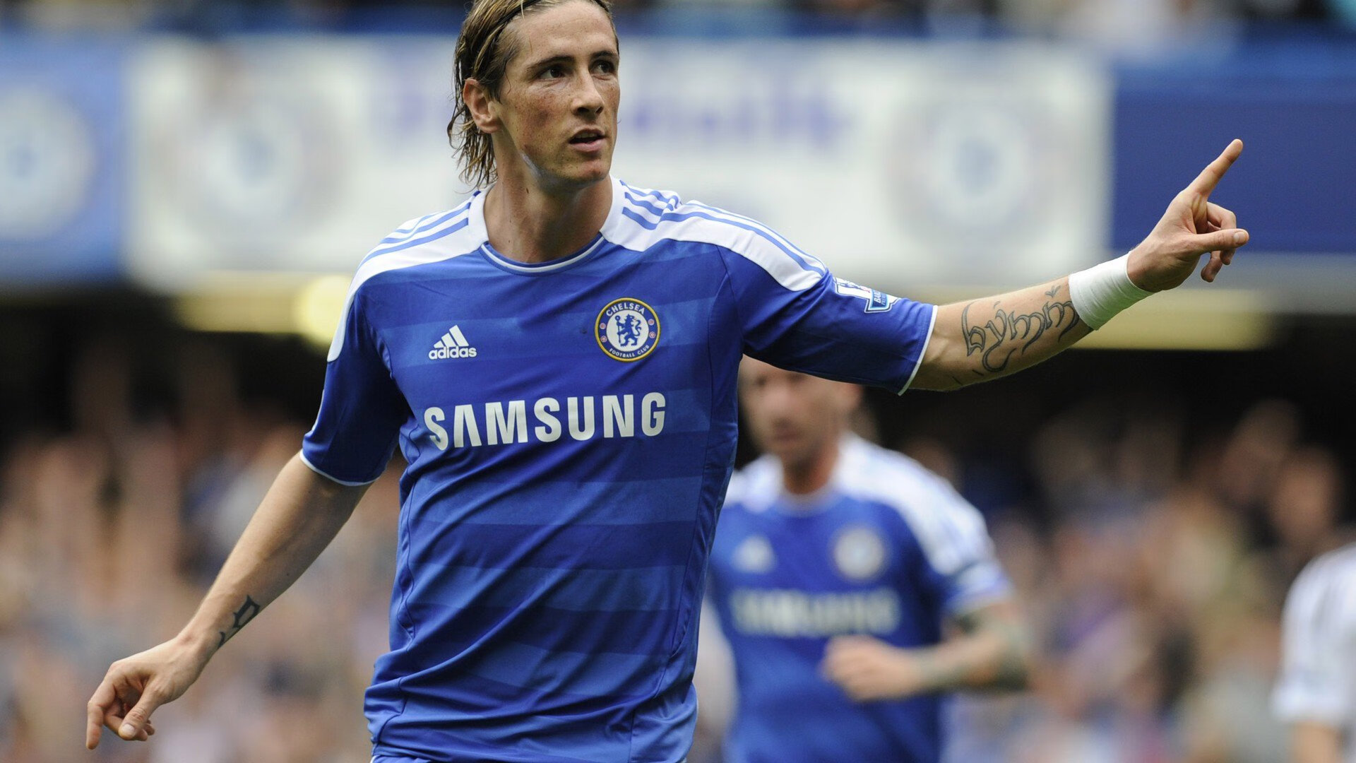 _海底探秘：潜水泅渡中的水肺网球挑战_，水肺潜水视频